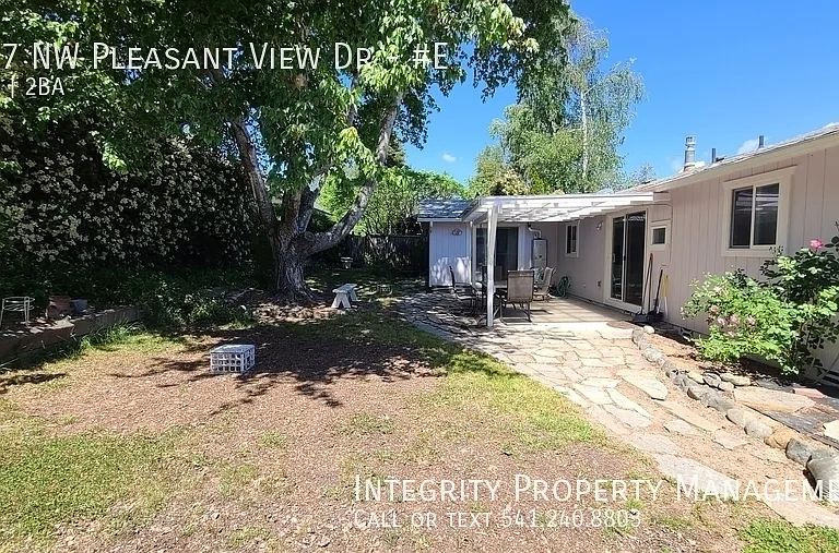347 NW Pleasant View Dr #E — Photo 16