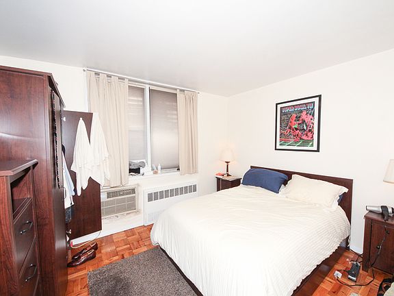 3rd image of 165 Christopher St APT Lx