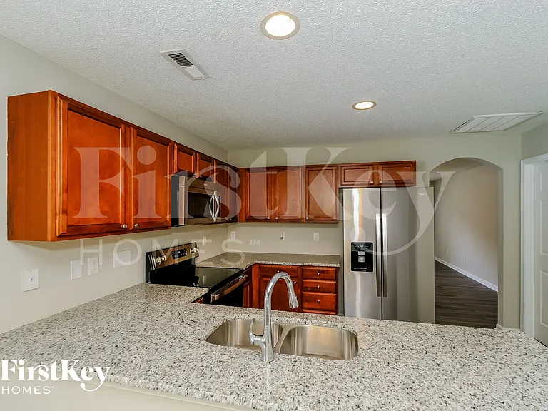 1716 Northside Dr — Photo 6