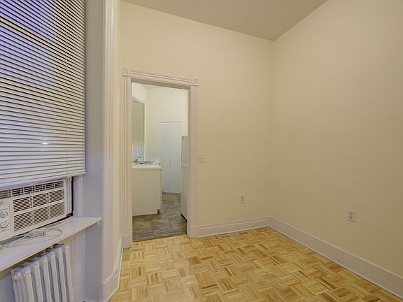 4th image of 122 Macdougal St APT 3