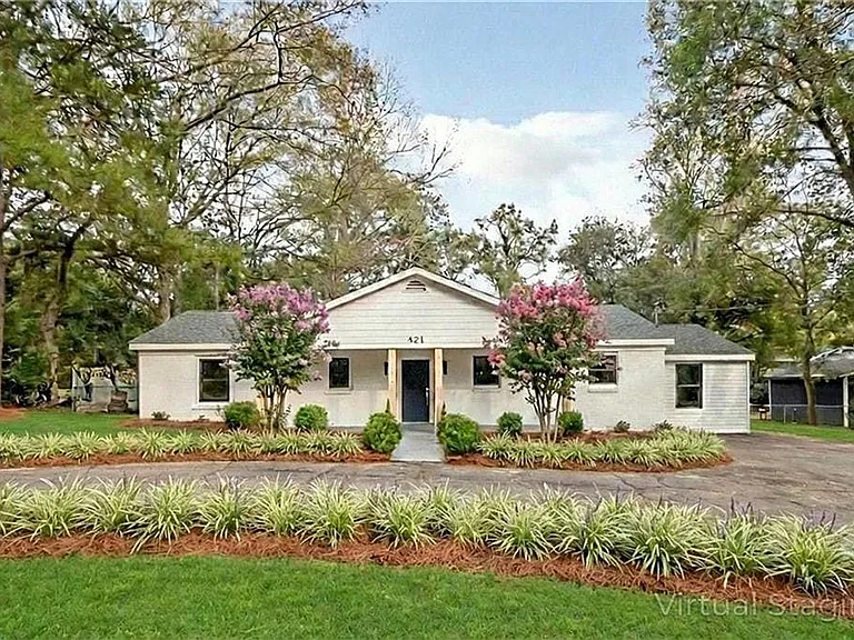 421 McQueen Ave — Photo 1