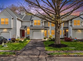 8 Delaware Ln, Branchburg Twp., NJ 08876