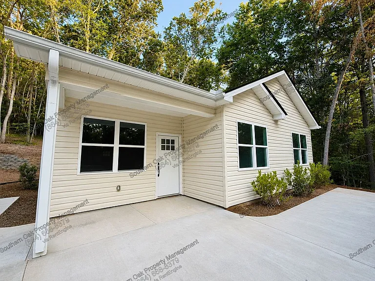 306 Hickory Trl — Photo 1
