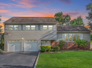 6 Alexandria Dr, East Hanover, NJ 07936