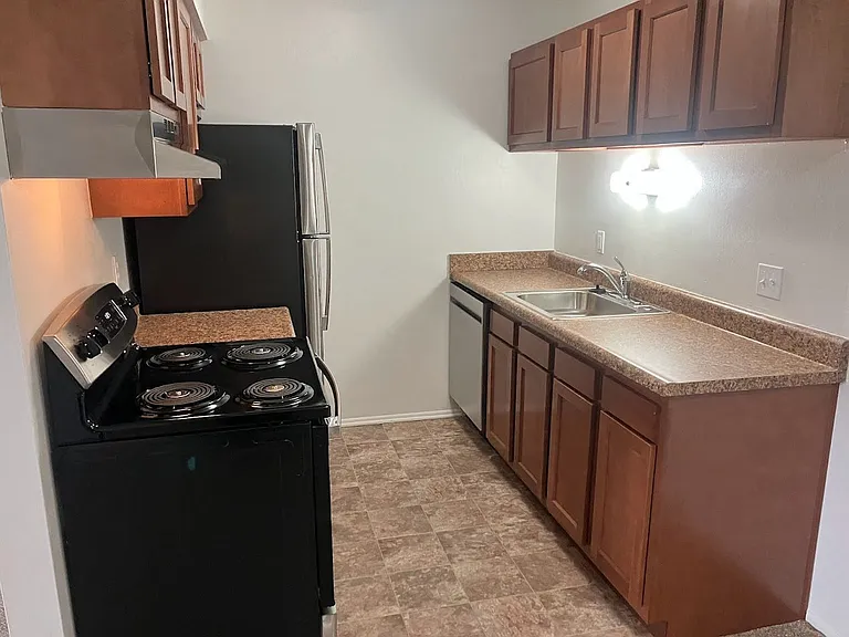 Charter Oaks Apartments — Photo 70