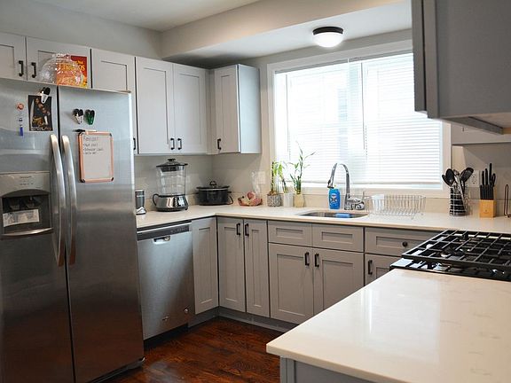 4th image of 2733 N Hamlin Ave #1