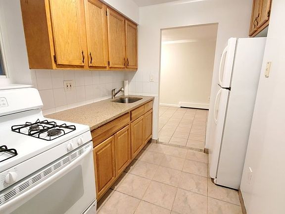 4th image of 34-19 32nd St #1B