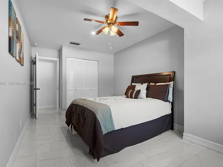 101 NE 2nd Pl — Photo 14