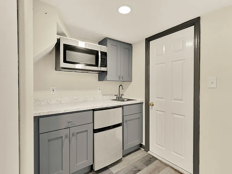 7208 Delfield St — Photo 40