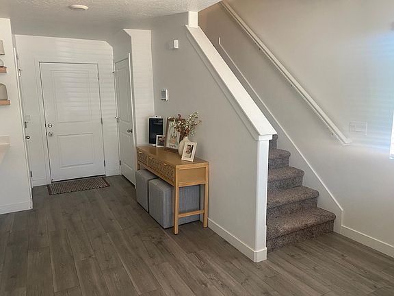 4th image of 3291 E Elkhorn Ln