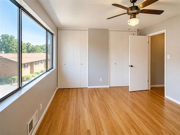 3rd image of 2543 Bradford Sq