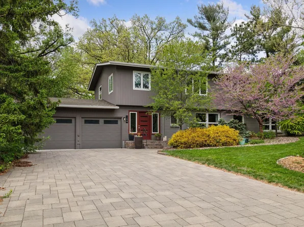 154 Woodland Dr, Burnsville, MN 55337