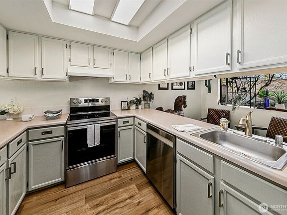 5th image of 23001 Lakeview Drive #I-206