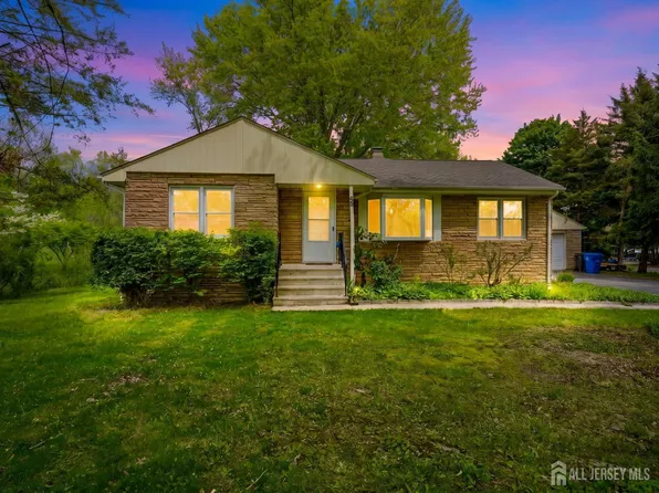 98 S Main St, Cranbury, NJ 08512