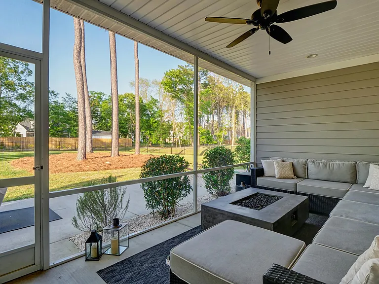 651 Crown Pointe Dr — Photo 35
