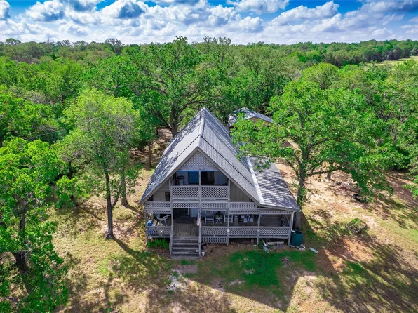 499 Hidden Oaks Dr, Elgin, TX 78621