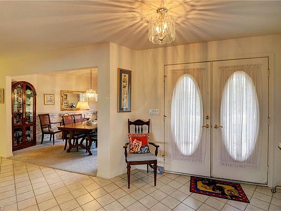 3rd image of 1327 SE 10th Pl