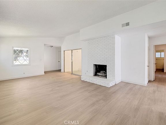 4th image of 23320 Anza Ave