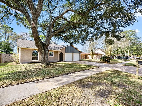 3rd image of 16006 La Avenida Drive