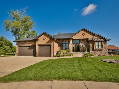820 Key Cir, Carter Lake, IA, 51510