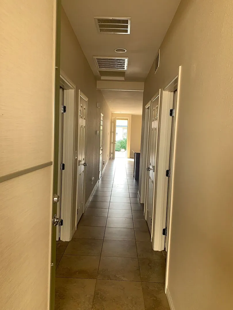 Upgraded Townhome — Photo 4