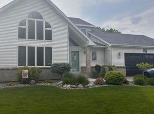 3584 Prairie Dr, Grand Forks, ND 58201