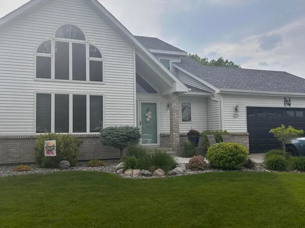 3584 Prairie Dr, Grand Forks, ND 58201