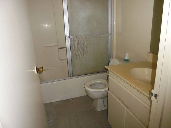 4th image of 1291 Paramount Blvd APT 3
