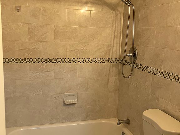 5th image of 33 Osage Ct #O