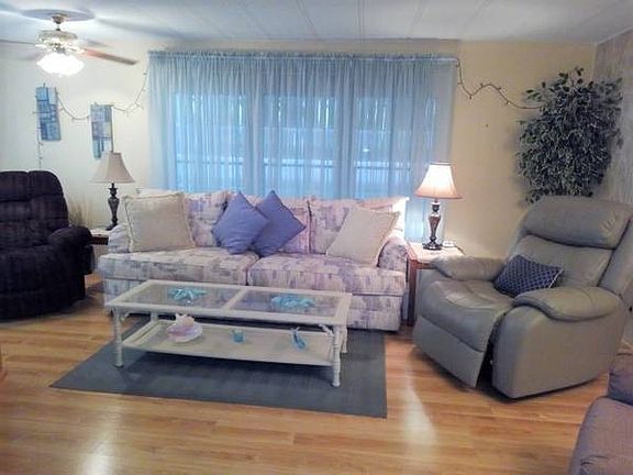 3rd image of 38602 Heron Ct