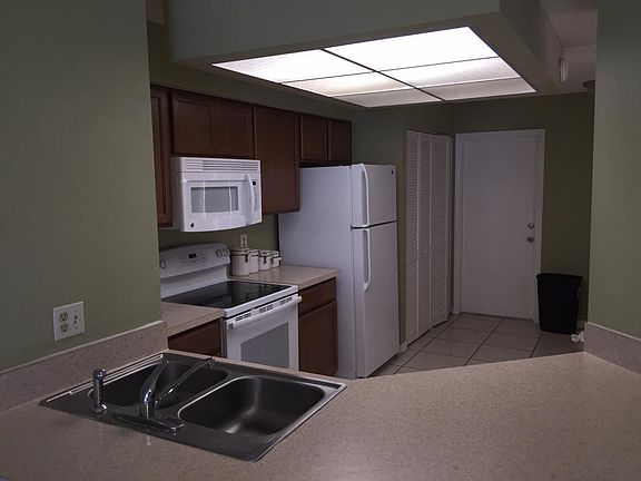 3rd image of 4945 Walden Cir