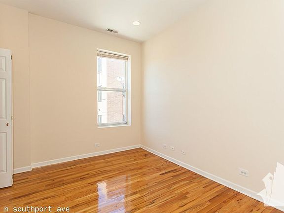 4th image of 2450 N Southport Ave #727