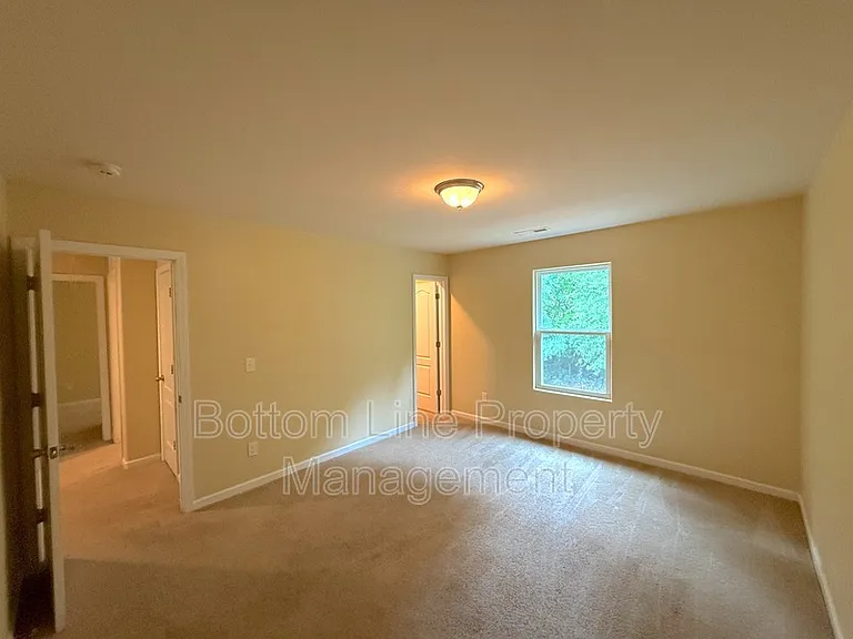 1321 Waylon Ave — Photo 12