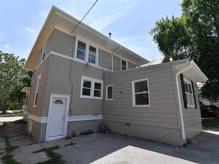 1027 N University St — Photo 61