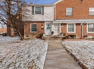 23002 Gary Ln, Saint Clair Shores, MI