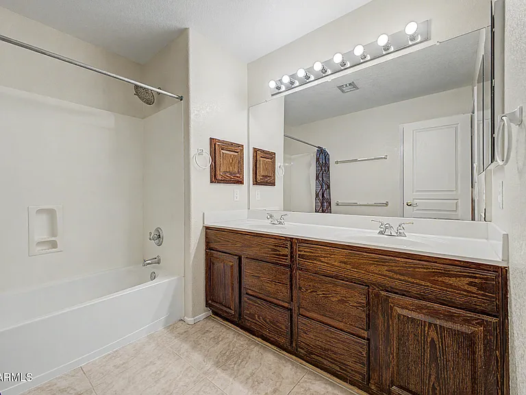1722 E Samuel Dr — Photo 35