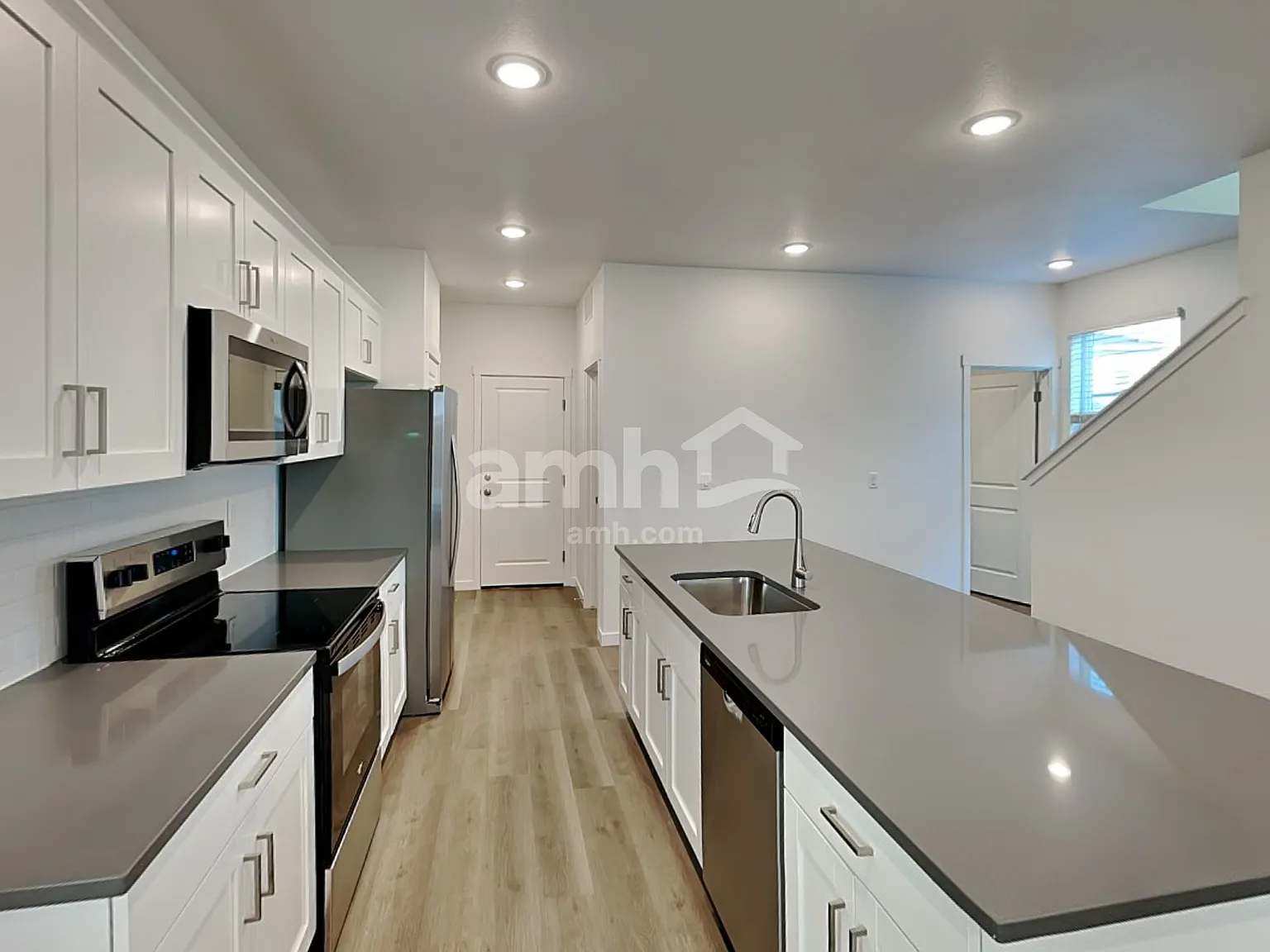 5 bed, 3.5 bath, 2837 sqft, $3,545 — Photo 3