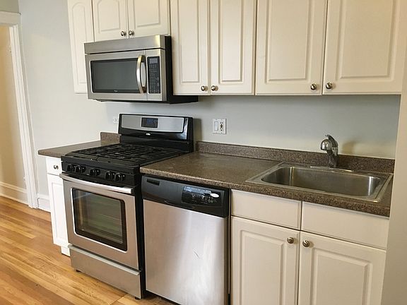 4th image of 845 Clarence Ave APT 2