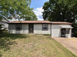 1782 Engle Dr, Arnold, MO 63010
