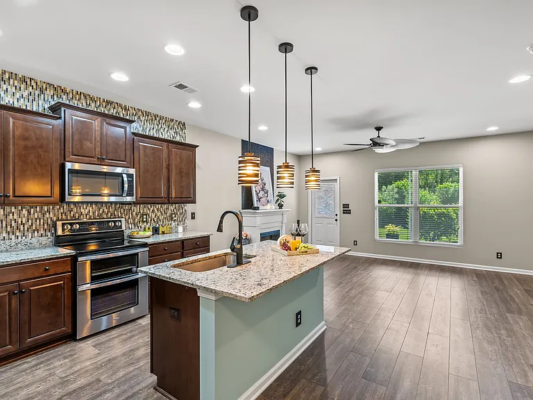257 Castle Dr — Photo 6