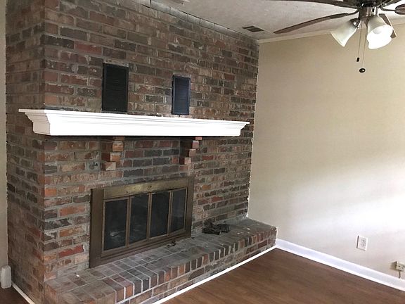 3rd image of 428 Camelot Pkwy