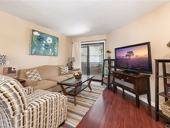 4th image of 38 Cambria Ln #33