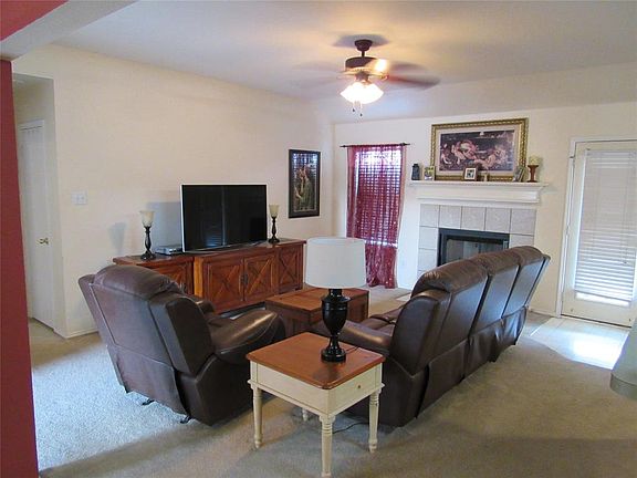 3rd image of 1712 Country Crest Ln