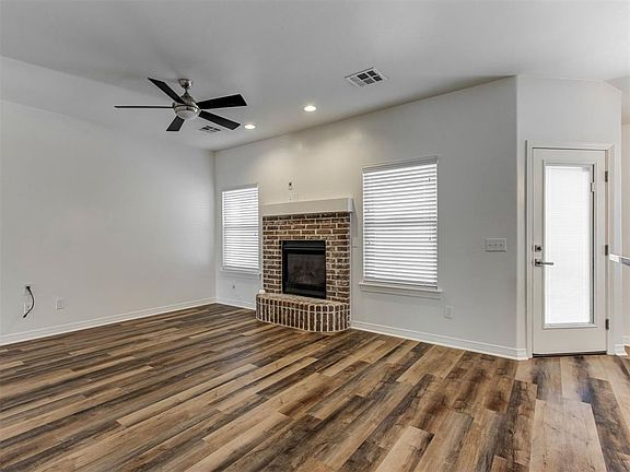 5th image of 1910 Glenbrook Dr