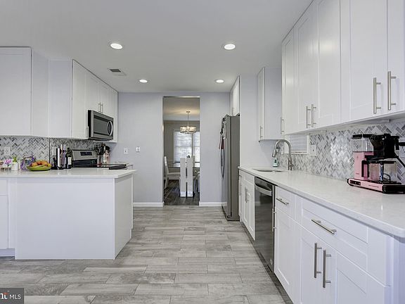 2nd image of 9512 Kingsley Ave
