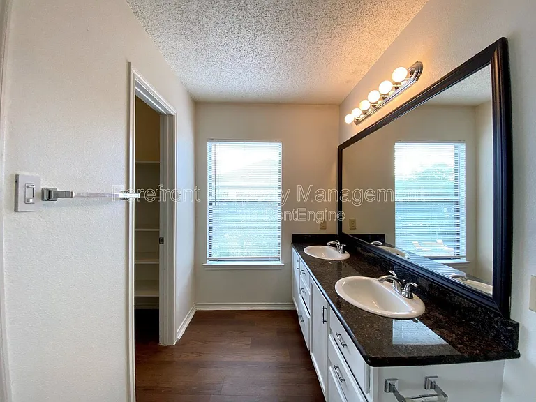 2510 Village Pkwy — Photo 46