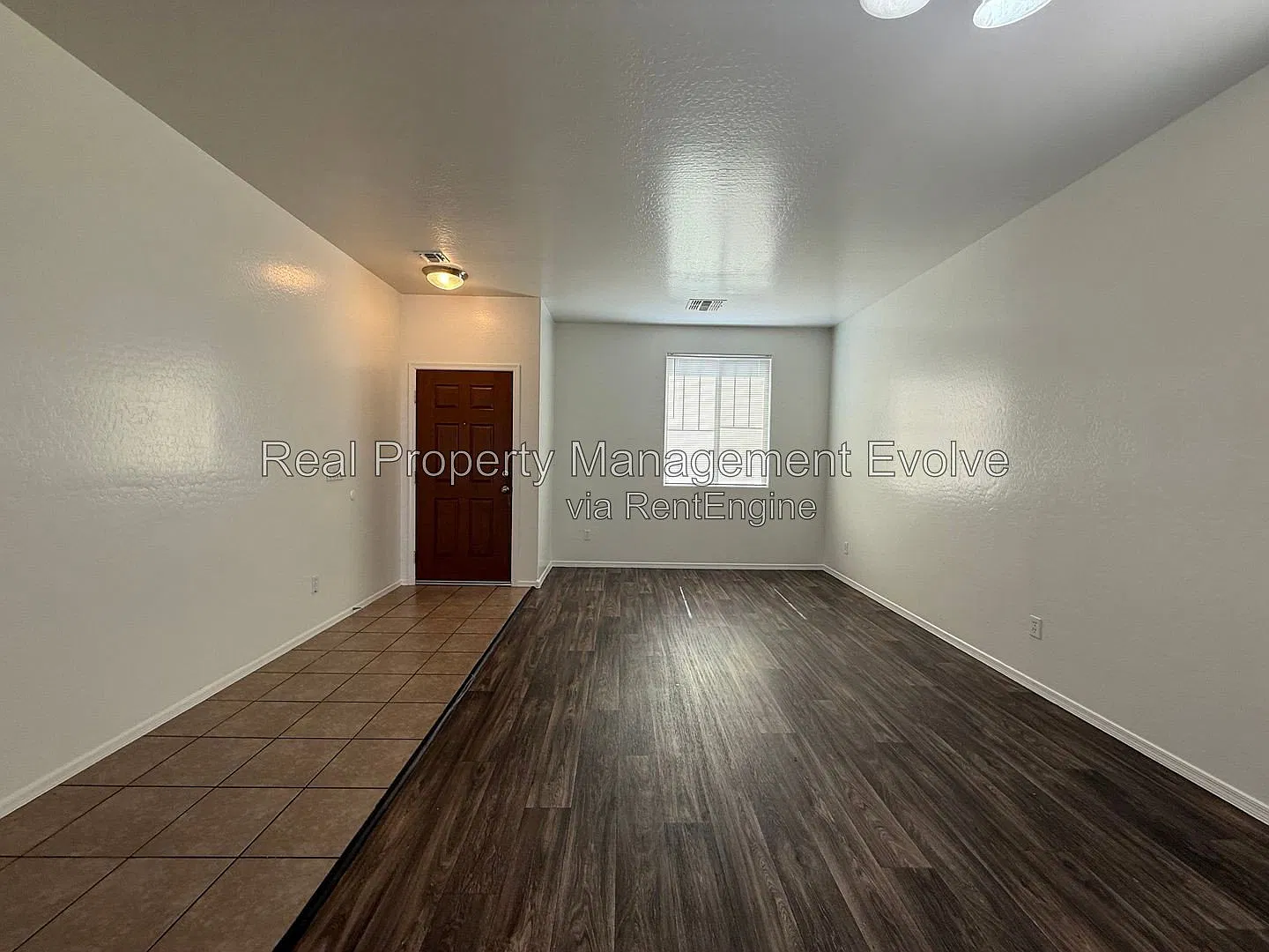 3 bed, 2.0 bath, 1914 sqft, $2,050 — Photo 4