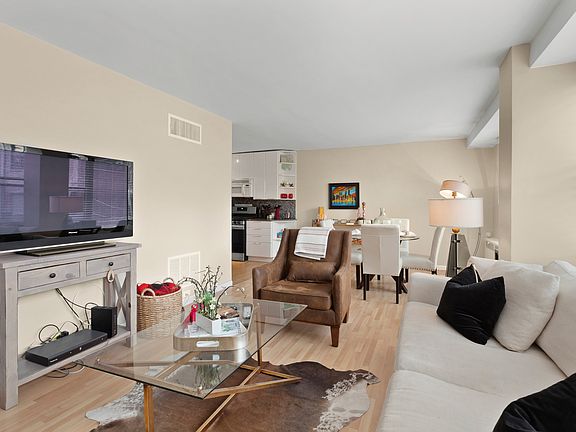 4th image of 1540 N State Pkwy APT 3B