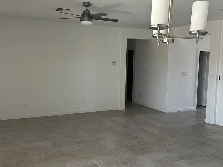 3527 S Ostrich Dr — Photo 2