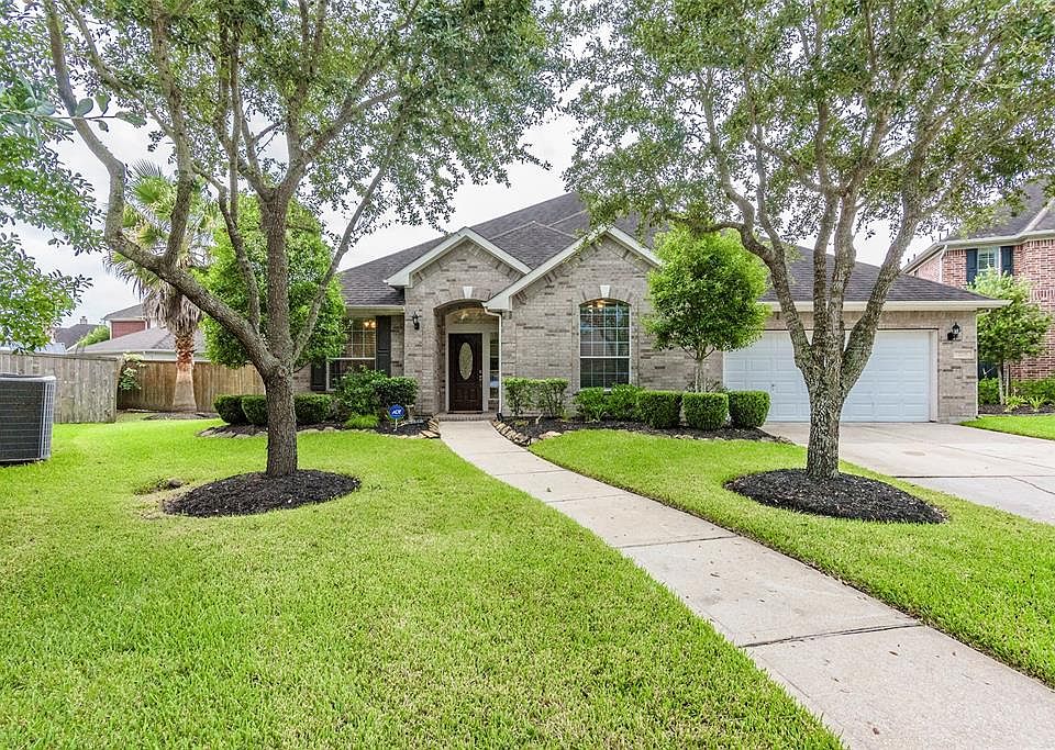 1st image of 3205 Lake Park Ln